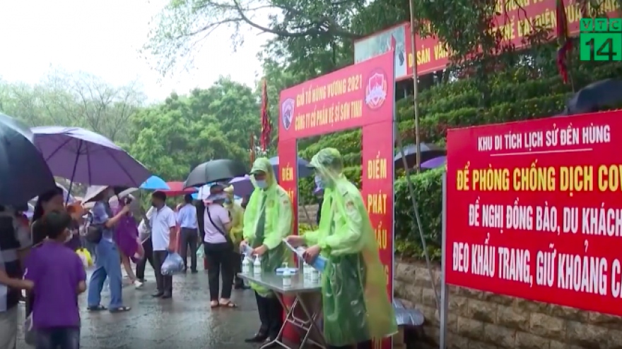 Hơn 30.000 lượt du khách hành hương về đền Hùng